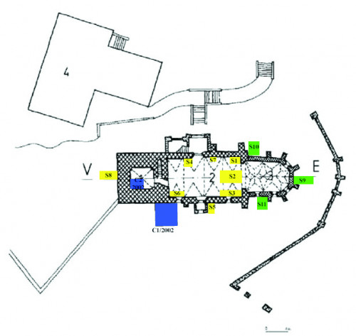 Fig. 1. Plan al bisericii din Ruja și a casetelor/secțiunilor din 2002 (cu albastru), 2020 (cu galben) și 2021 (cu verde).