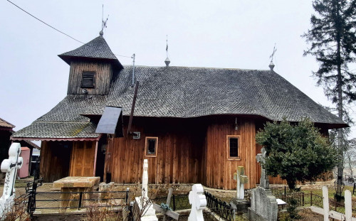 Fig. 1. Cășăria-Biserica „Sfinții Voievozi”: vedere generală dinspre sud (foto: C. Preoteasa, 2021).