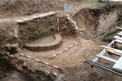 Fig.1. Fântâna descoperită în secțiunea S21, vedere dinspre sud-est.