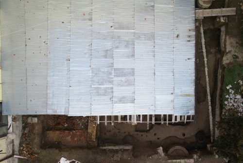 Fig.15. Palisada și șanțul de apărare al donjonului pe latura de vest și cea de sud - fotografie realizată cu drona.