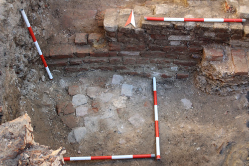 Fig.9. Pavaj de cărămidă din epoca medievală, vedere dinspre sud.