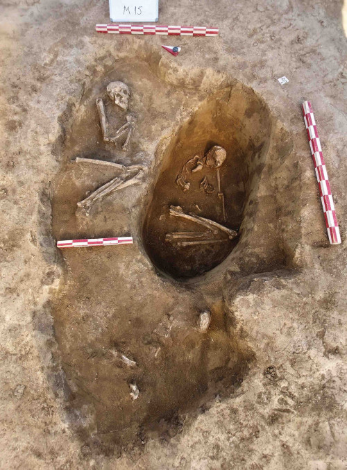 Fig. 9 Mormânt M15